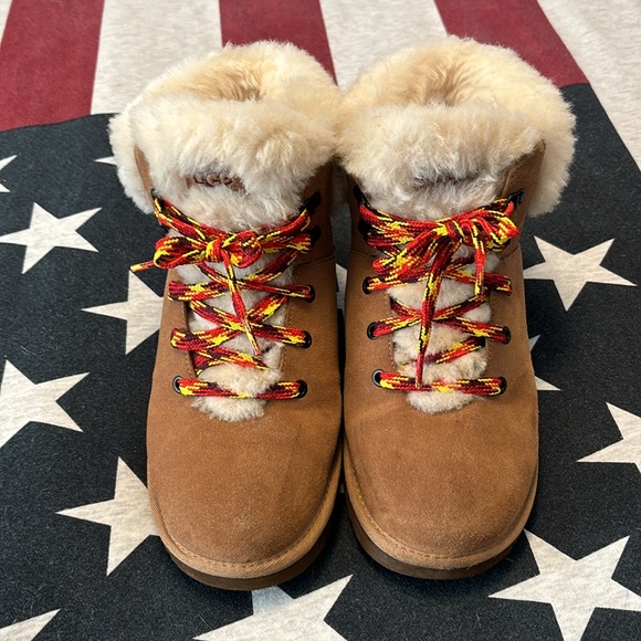 Ugg boots in good condition. Only used a handful of times. - Picture 2 of 5